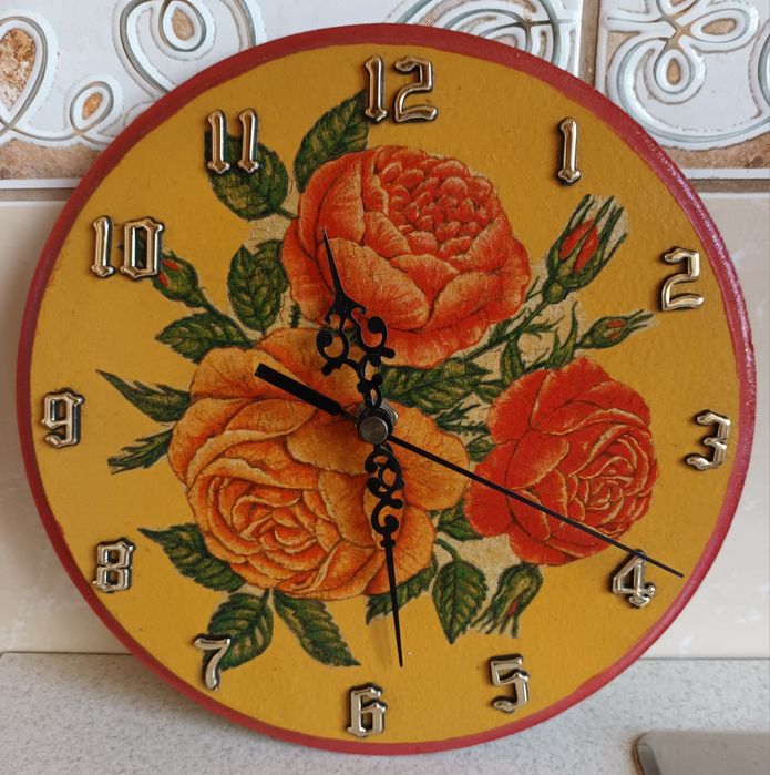 Piękny zegar ścienny  decoupage