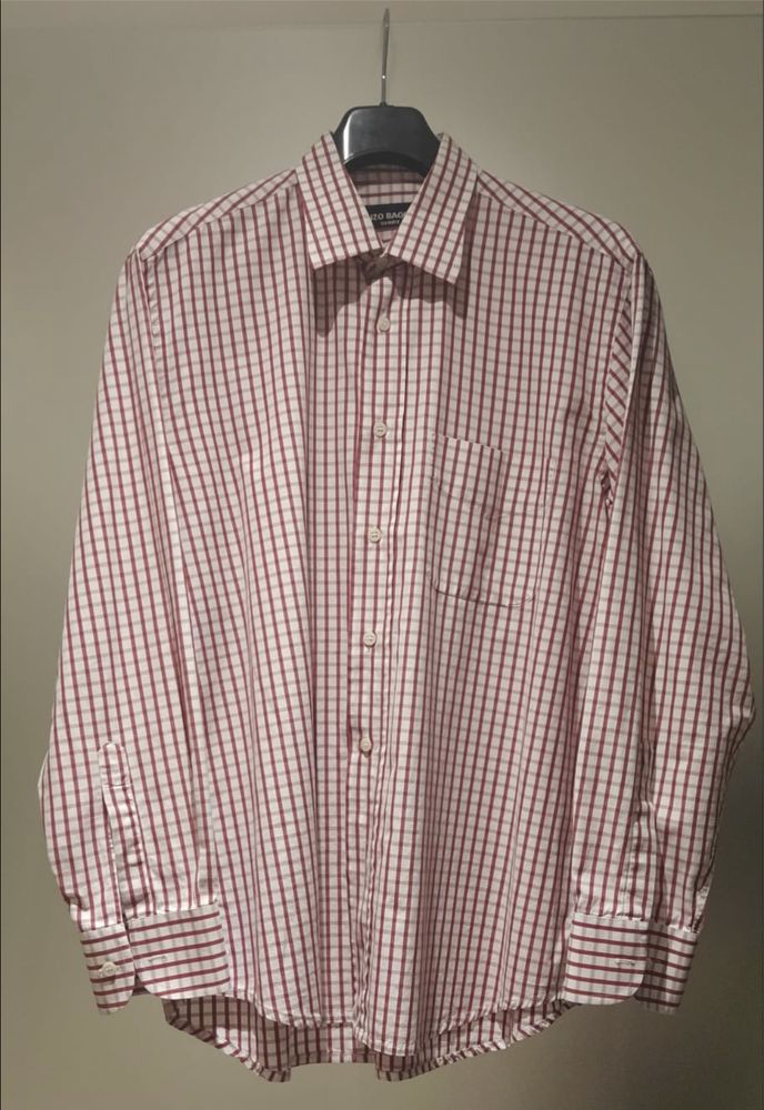 Camisa da Enzo Baggio oversize.