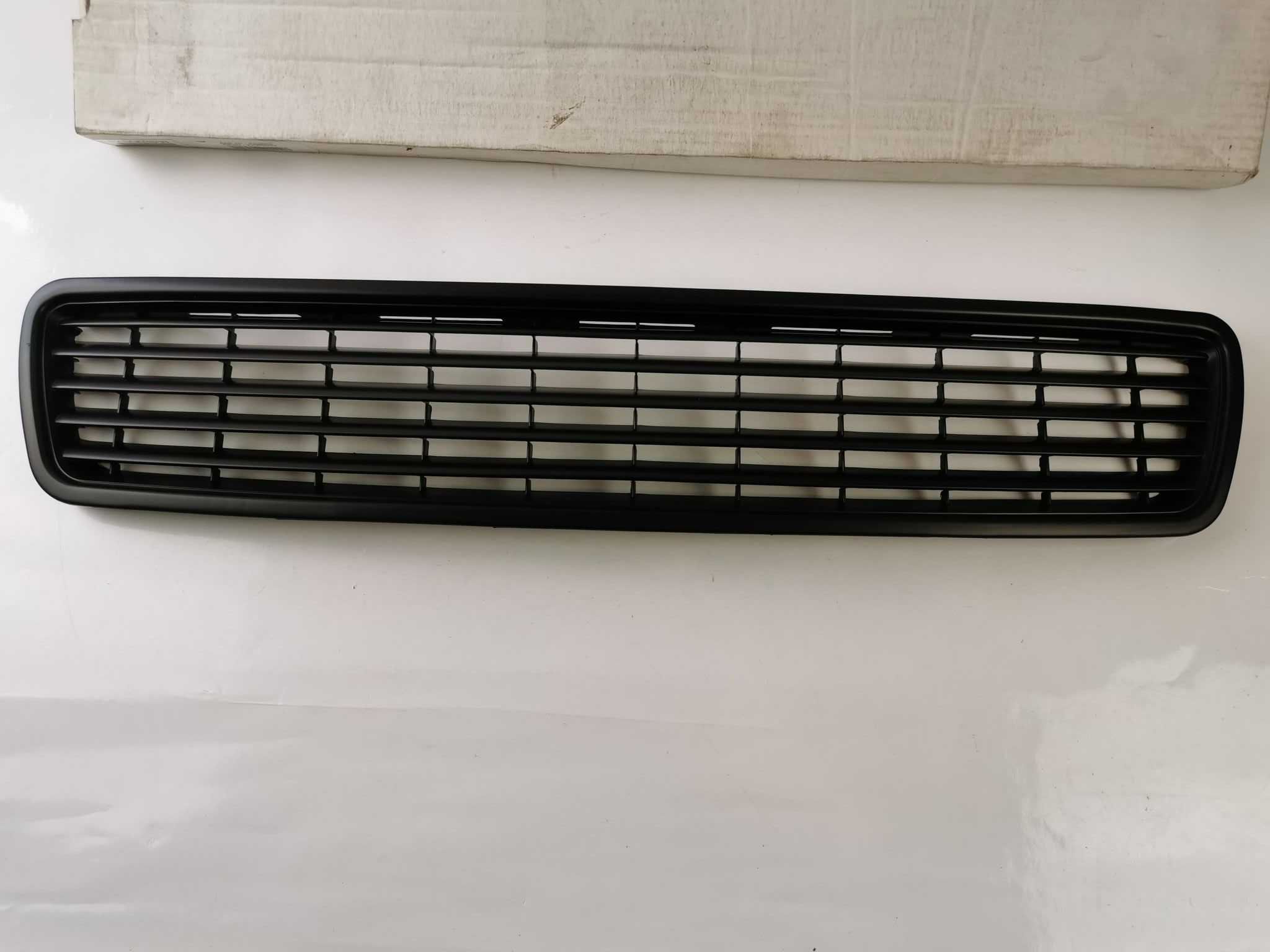 Grill atrapa AUDI A4 B5 94-00 czarny bez znaczka tuning