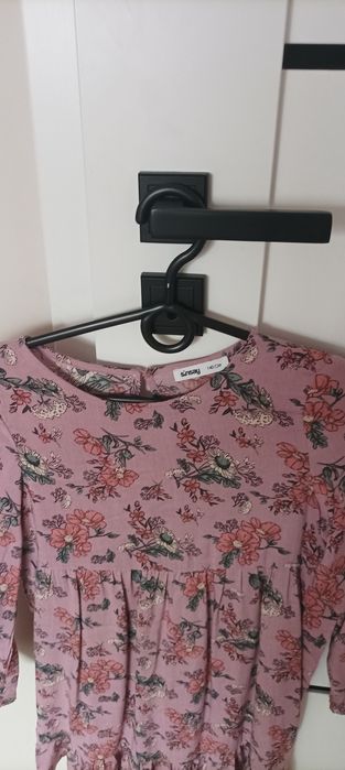 Sukienki czerwona 134 w kwiatki 140