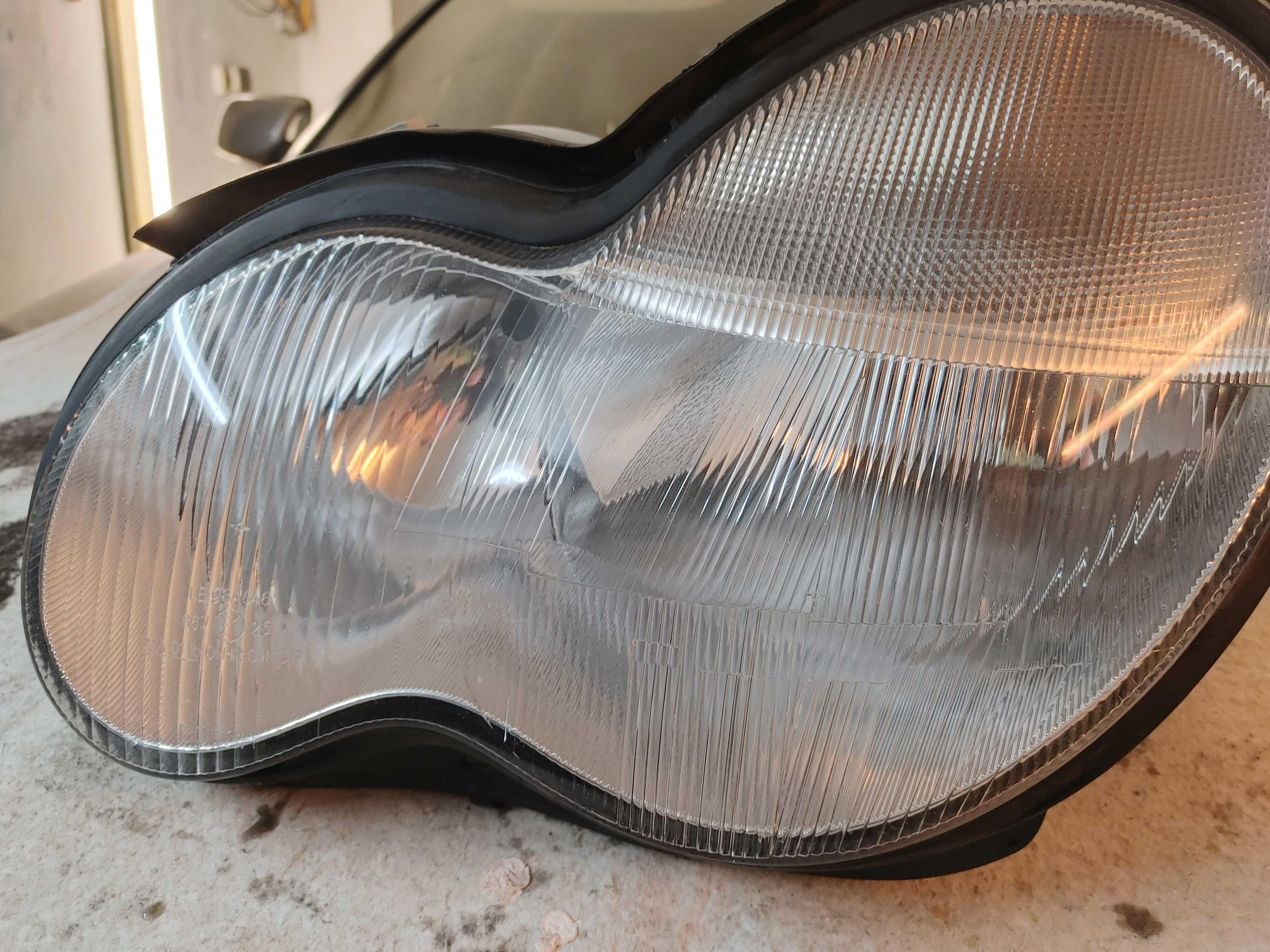 lampa reflektor lewy mercedes c klasa w 203 europa  super stan