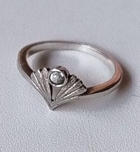 Srebrny pierścionek Warmet