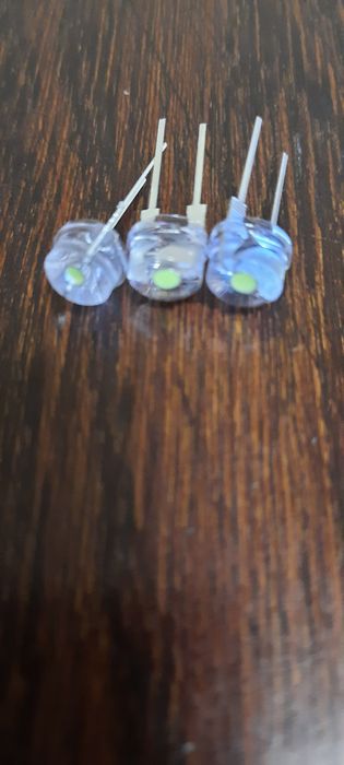 Светоизлучающие диоды 8мм(75 грв за 10 шт). В наличии  5 мм