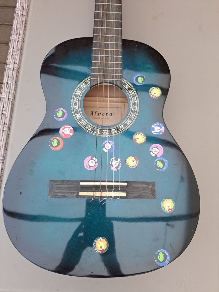 Piekna fajna gitara Alvera