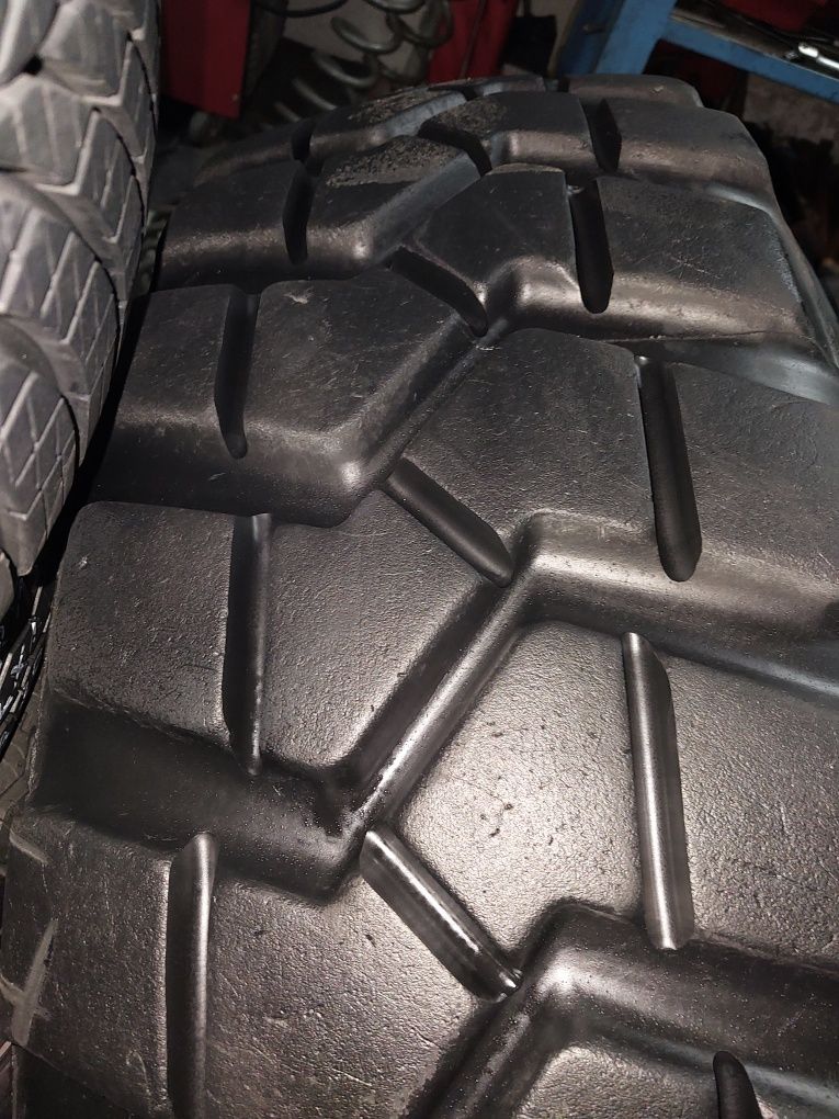 335/80/20 12,5R20 4 sztuki Pirelli Pista PS 22 UNIMOG
