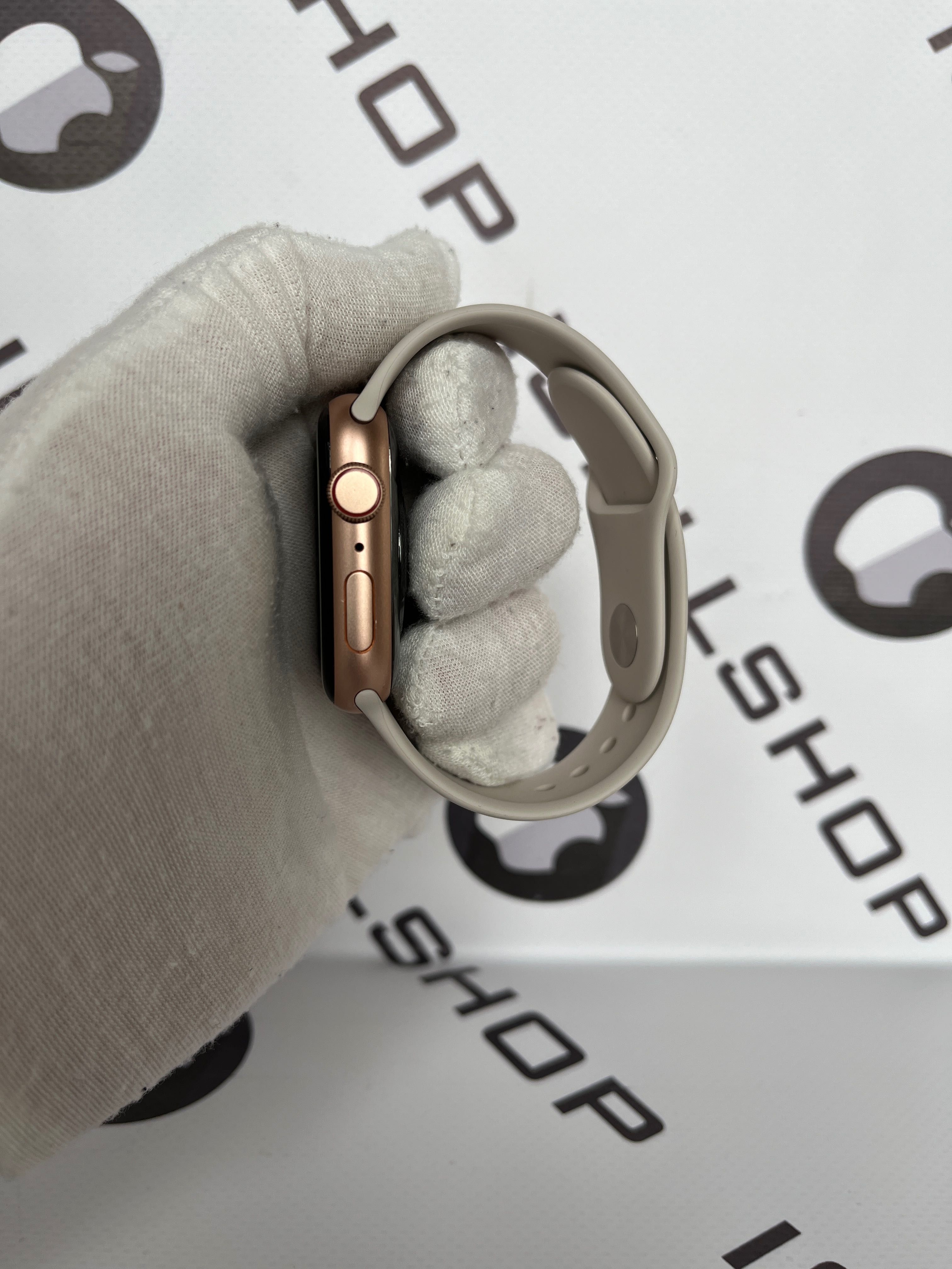 Apple Watch Series SE 44mm Gold LTE / Батарейка 98%