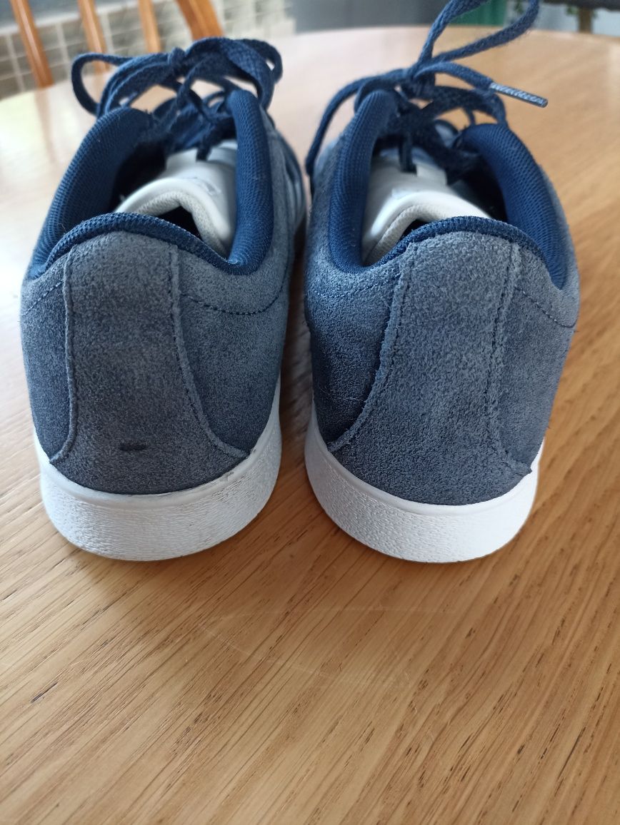 Buty sportowe ze skóry marki Adidas rozmiar 38.