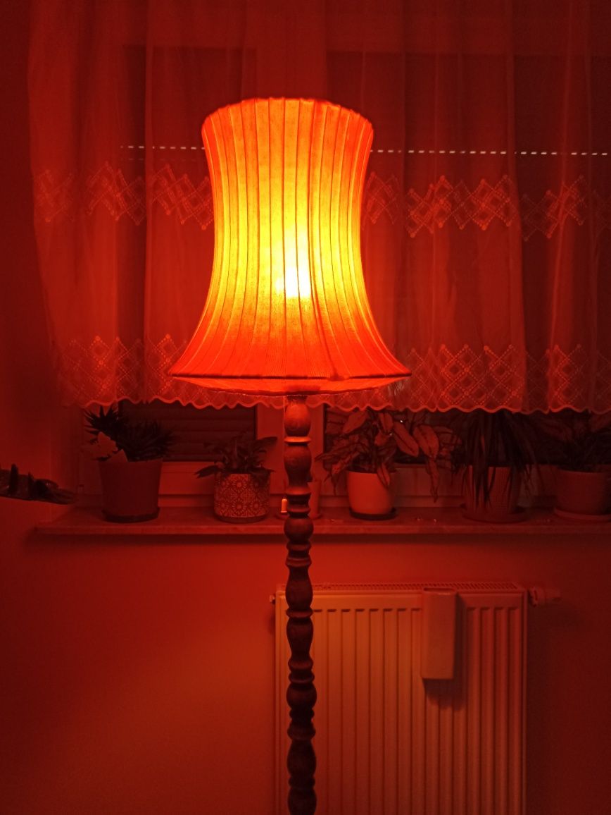 Lampa stojąca podłogowa drewniana retro