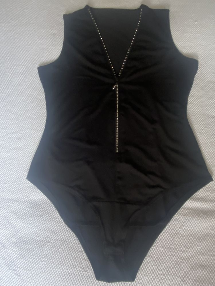Body preto com fecho de brilhantes, Tam.M