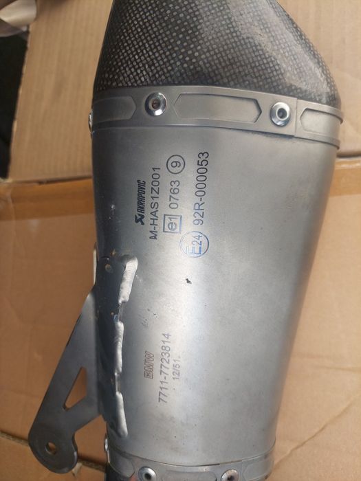 BMW S1000RR OEM Akrapovic escape