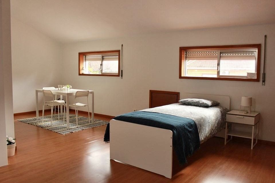 ARRENDAM-SE QUARTOS E LOFT PORTO 100m Estação de Comboios de Rio Tinto
