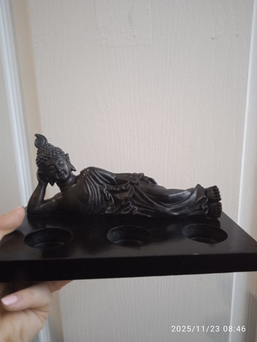 Подсвечник- статуэтка на 3 свечи