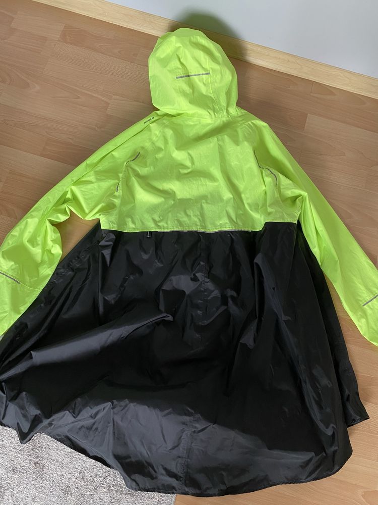 Poncho, peleryna przeciwdeszczowa na rower firmy Btwin / Decathlon/