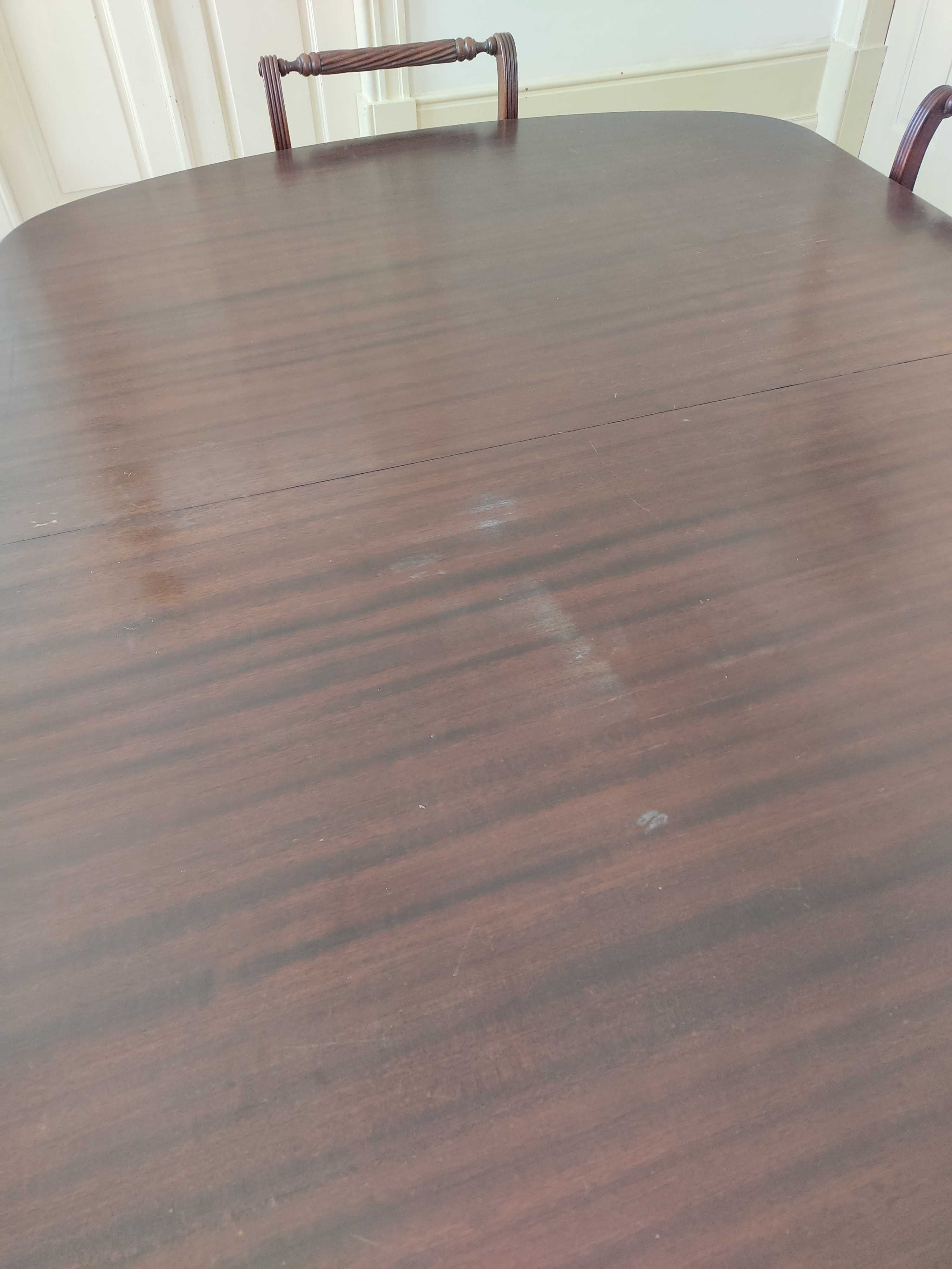 Mesa com 8 cadeiras - extensível