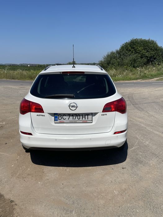 Авто Opel astra j