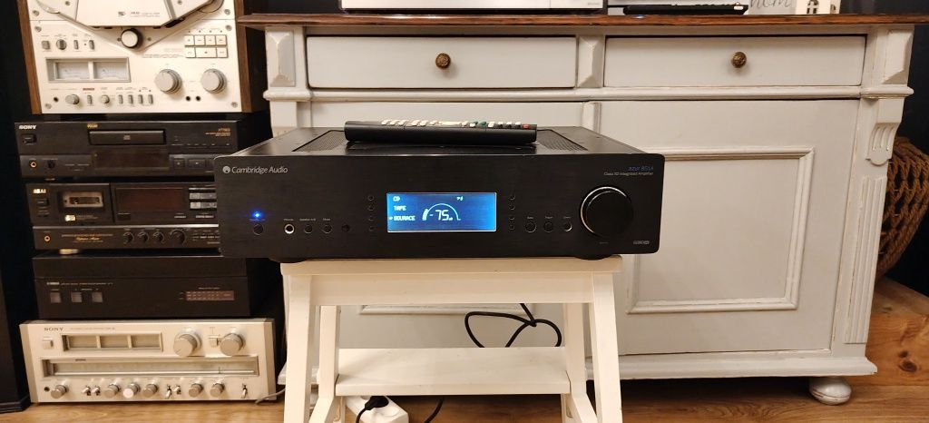 Audiofilski wzmacniacz Cambridge Audio AZUR 851A.