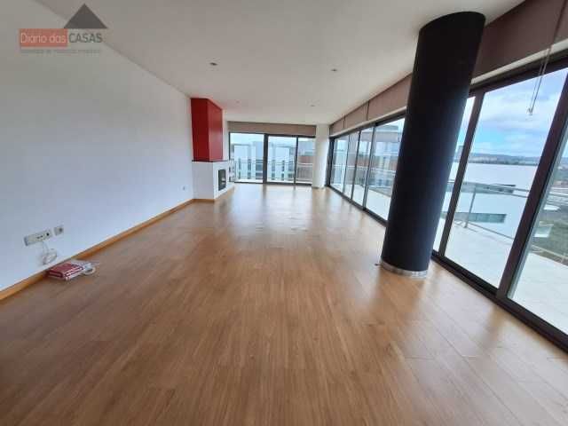 Arrenda-se excelente apartamento T4, Coimbra, junto ao Fórum