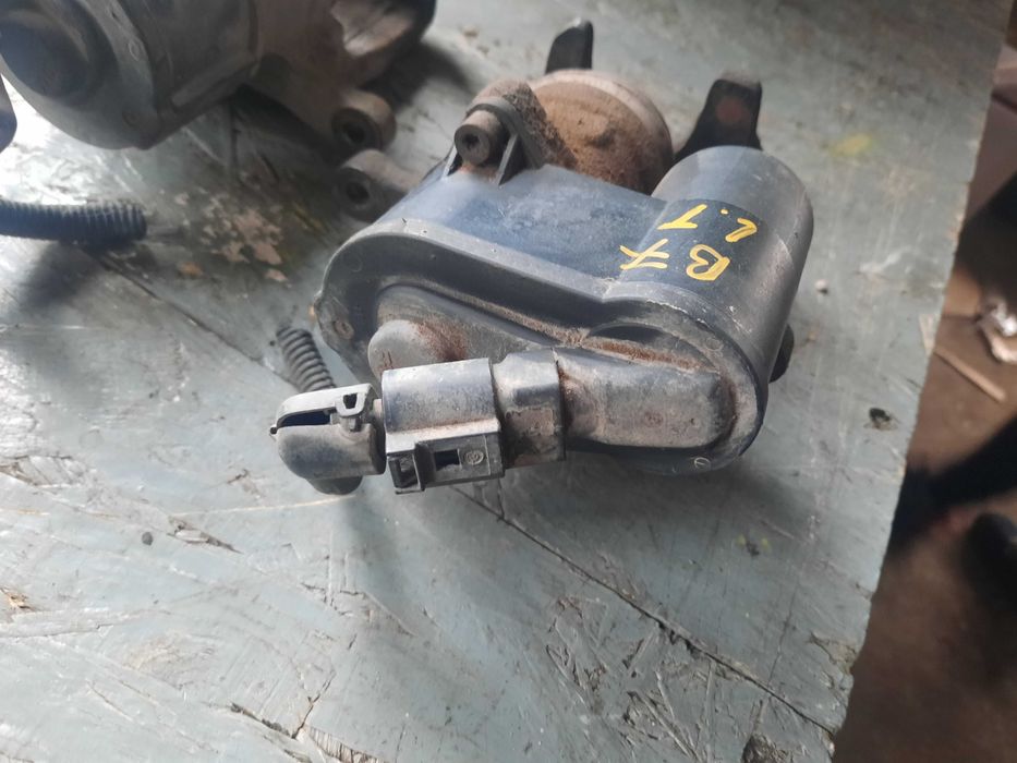 Zacisk hamulcowy tył tylny Volkswagen Passat B7 2.0 TDI