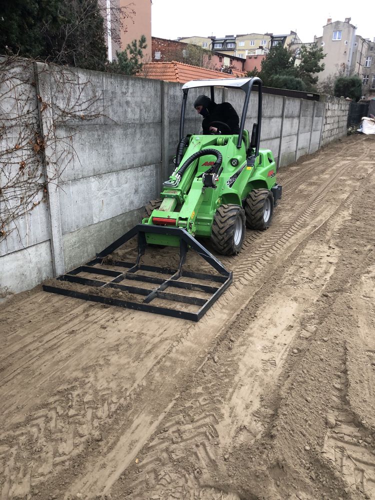 Usługi ładowarką/Glebogryzarka separacyjna/Avant 528,Multione