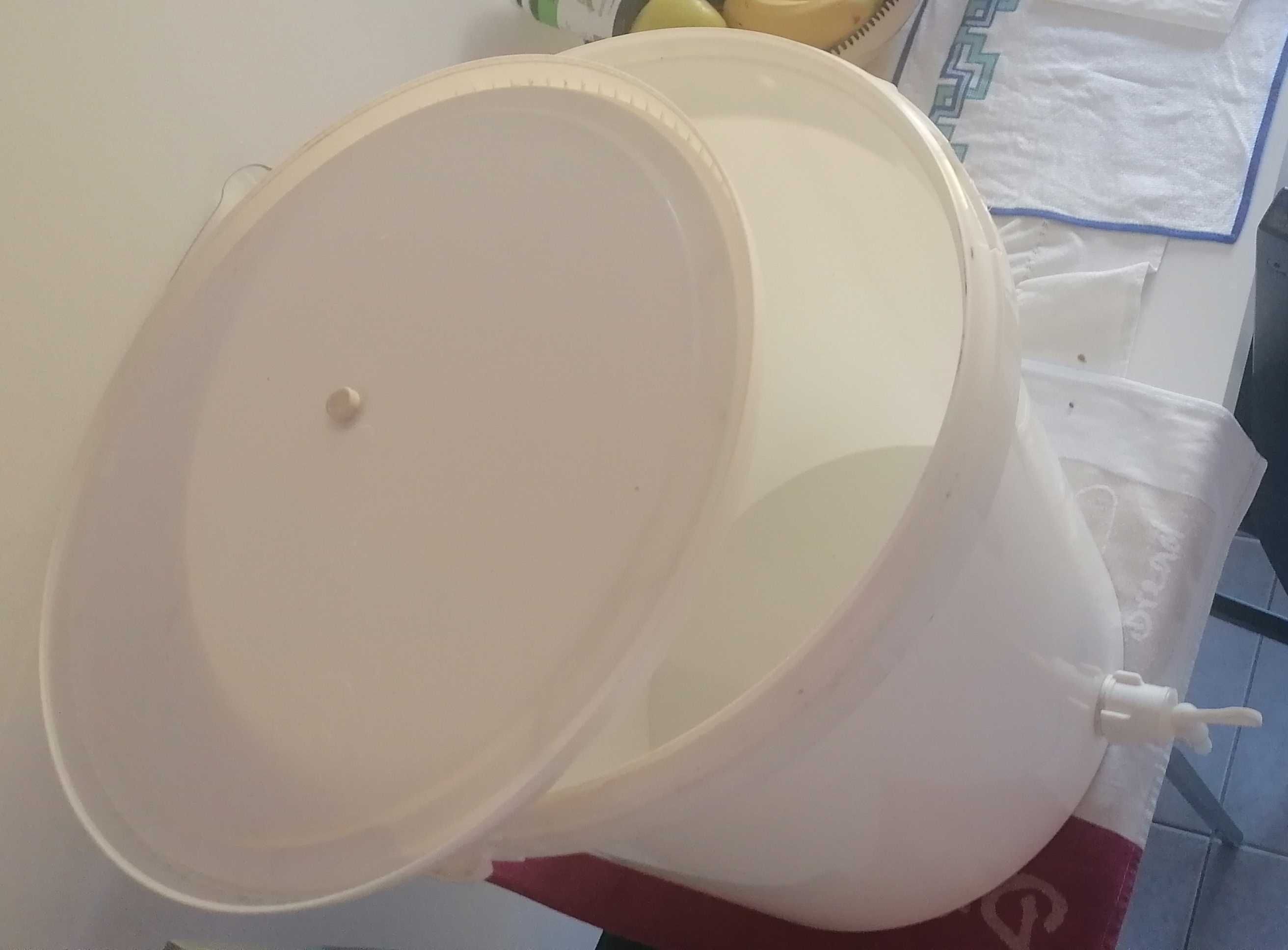 Contentor plástico com torneira Groku 30 l