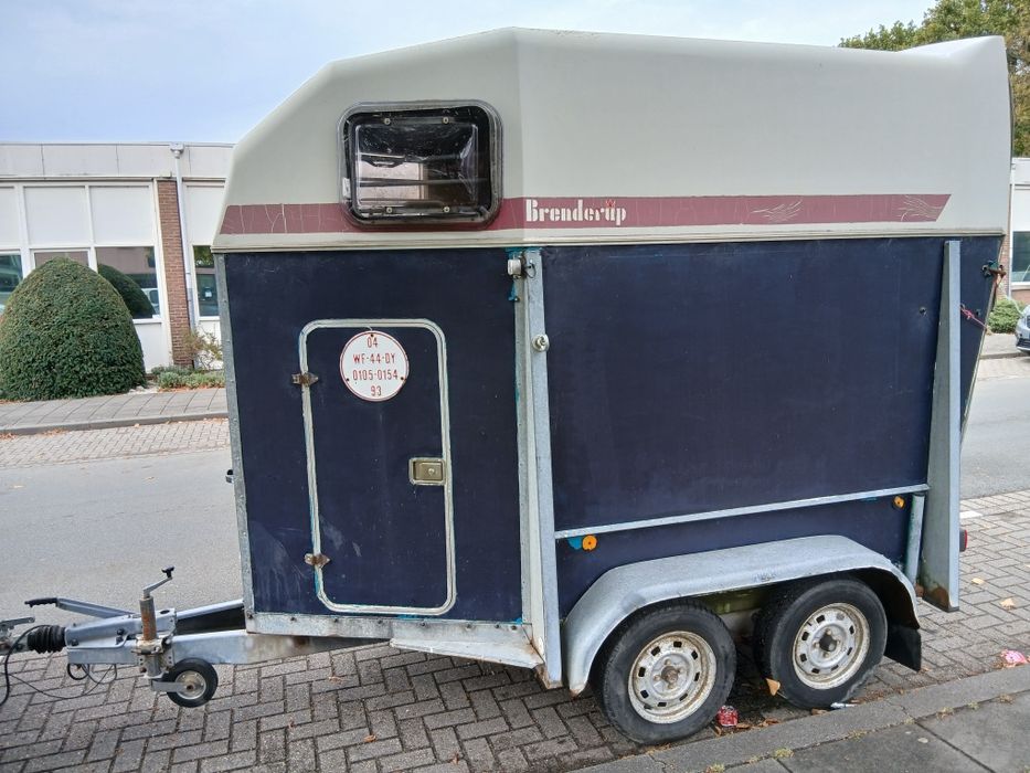 Przyczepa do przewozu koni