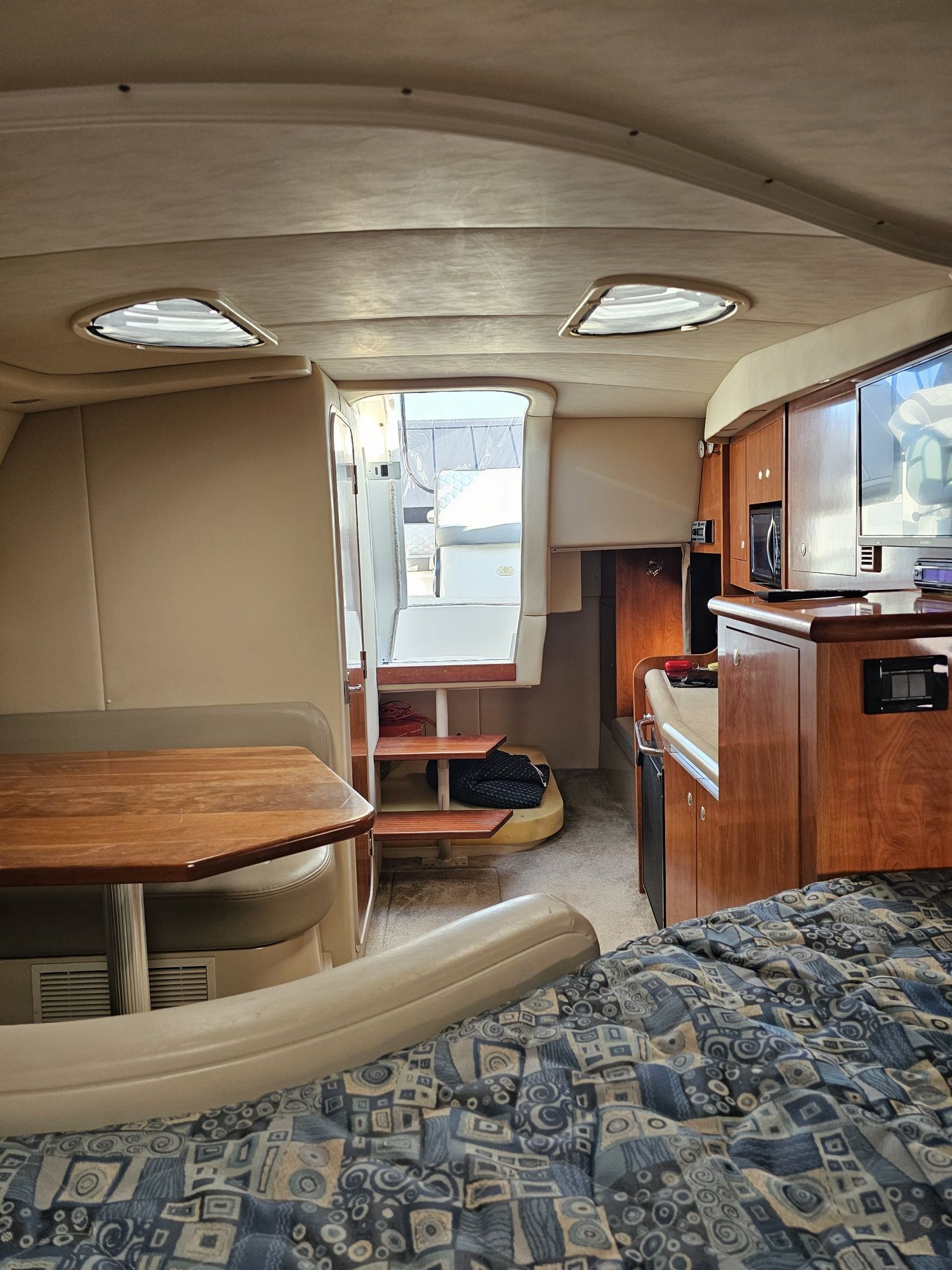 Cruisers yachts 300 express
