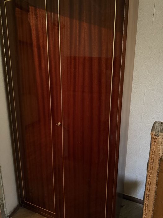 Віддам безкоштовно меблі на Василя Тютюнника