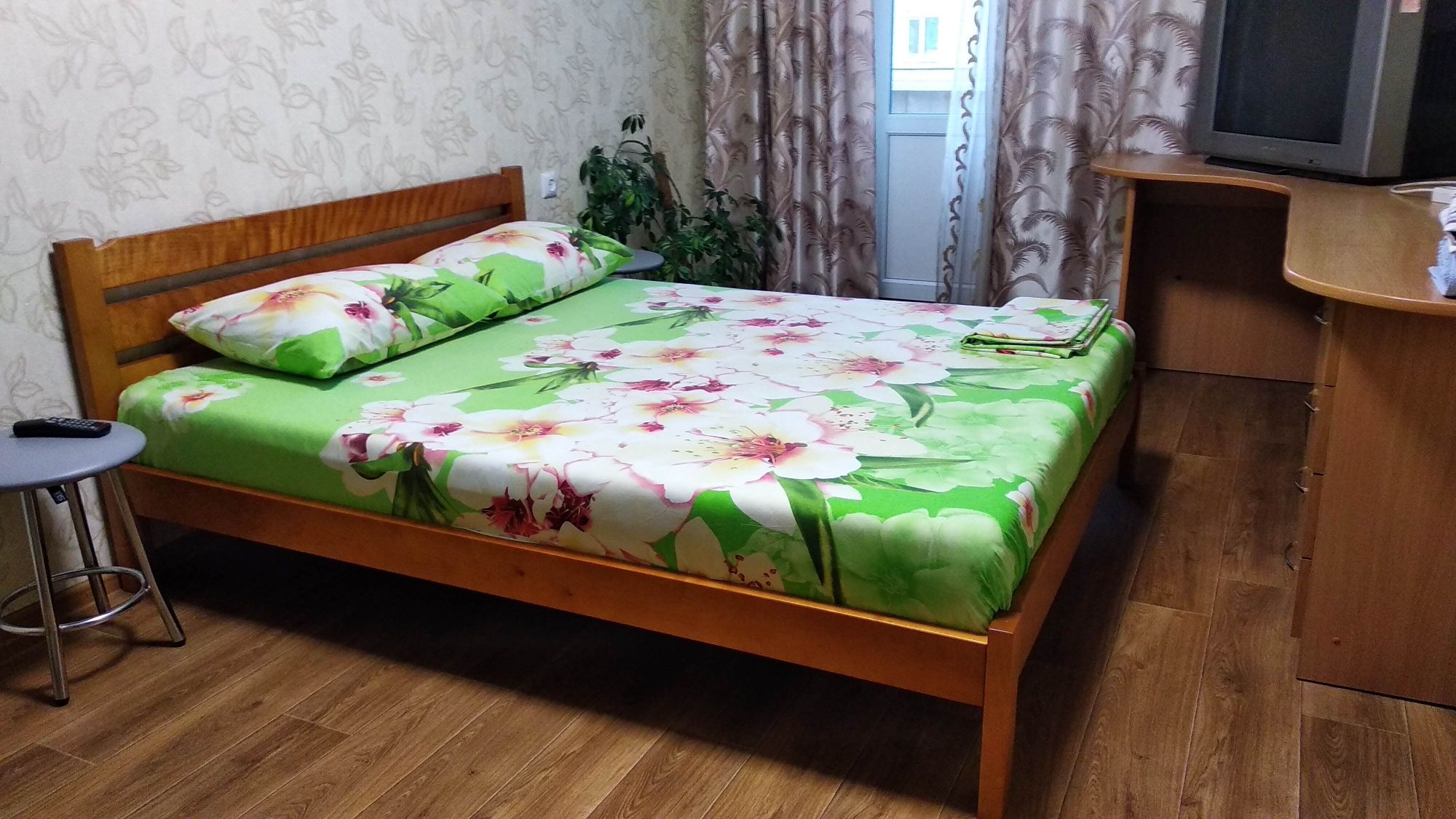 Червоний міст,шпиталь.Подобово, погодинно