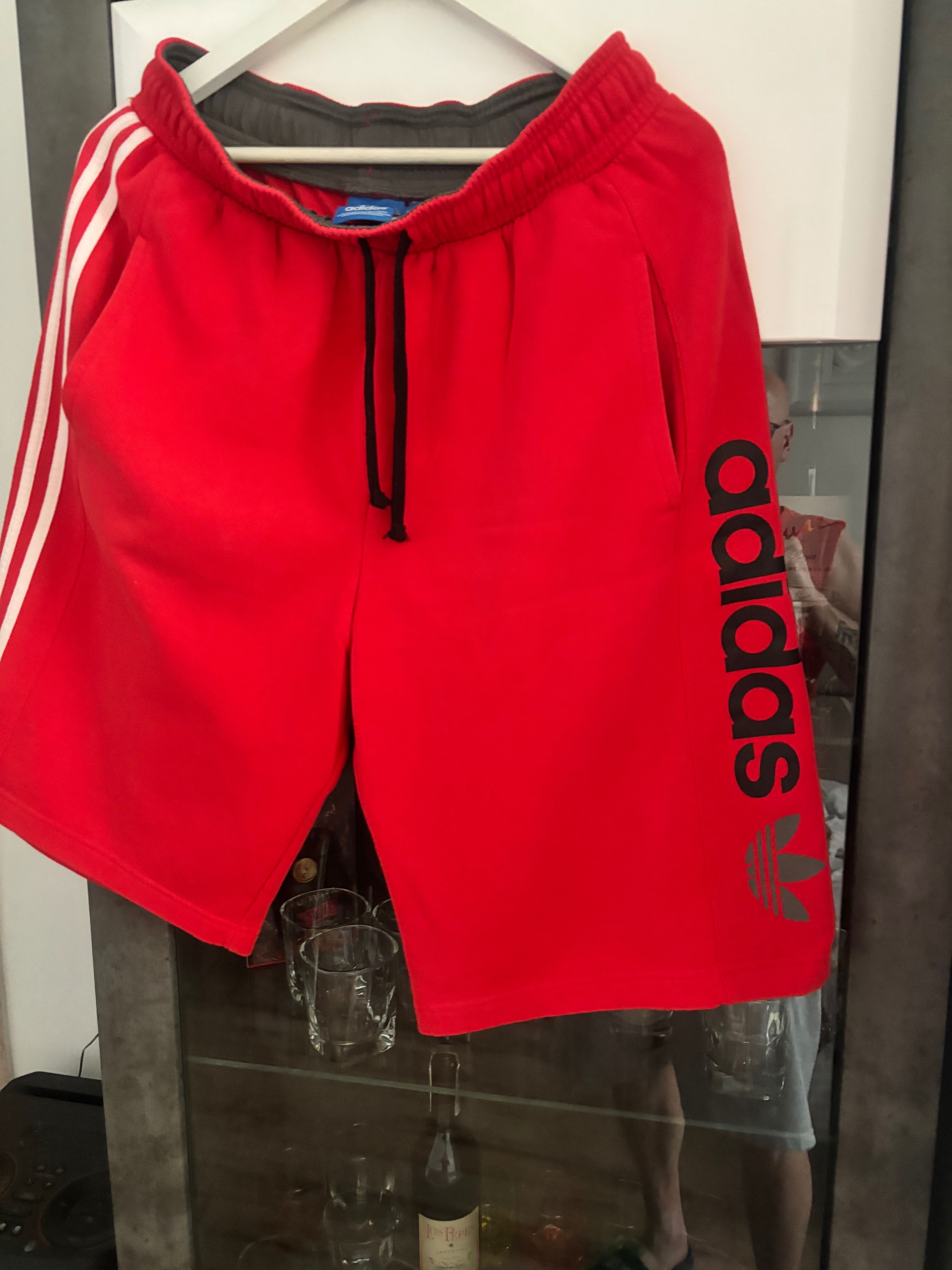 Spodenki adidas.