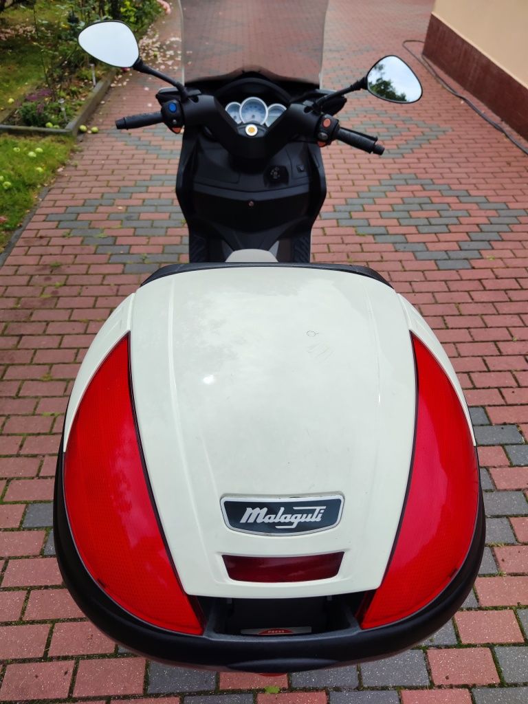 Skuter Malaguti Madison, silnik Piaggio 125, rocznik 2011, biały