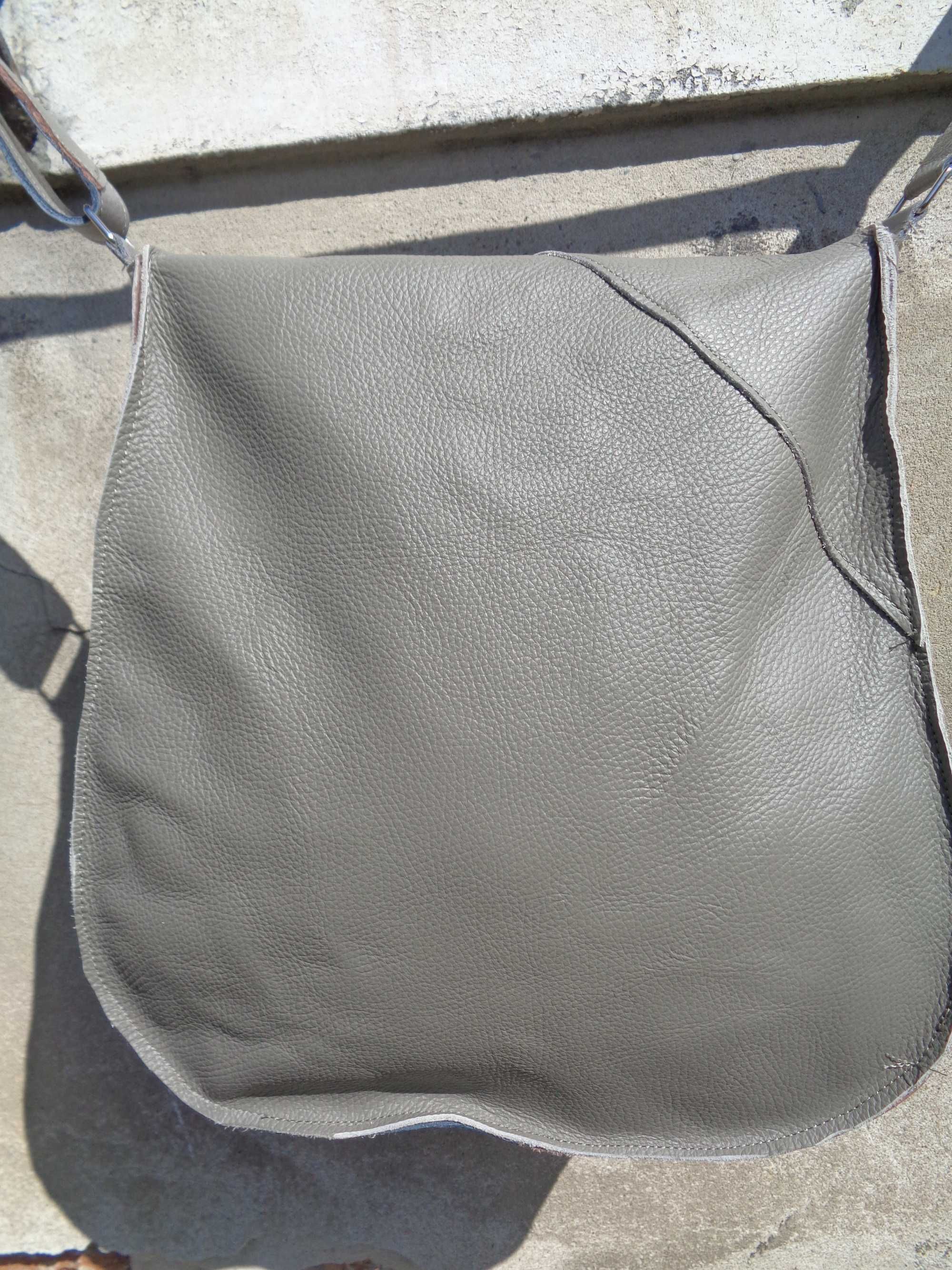 Artystyczna duża skórzana szara torba. Handmade