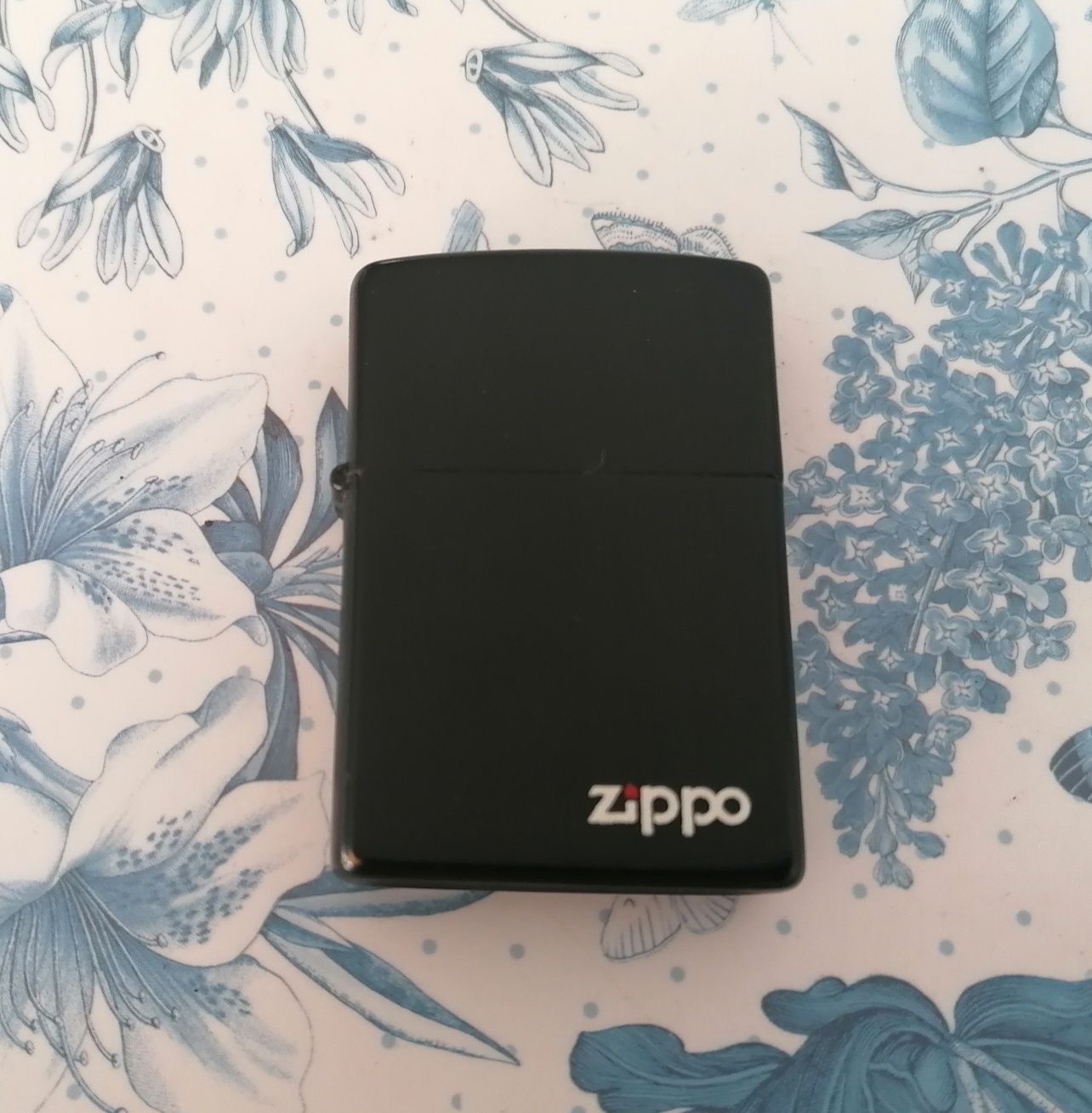 Stara czarna Zippo z 1992 roku