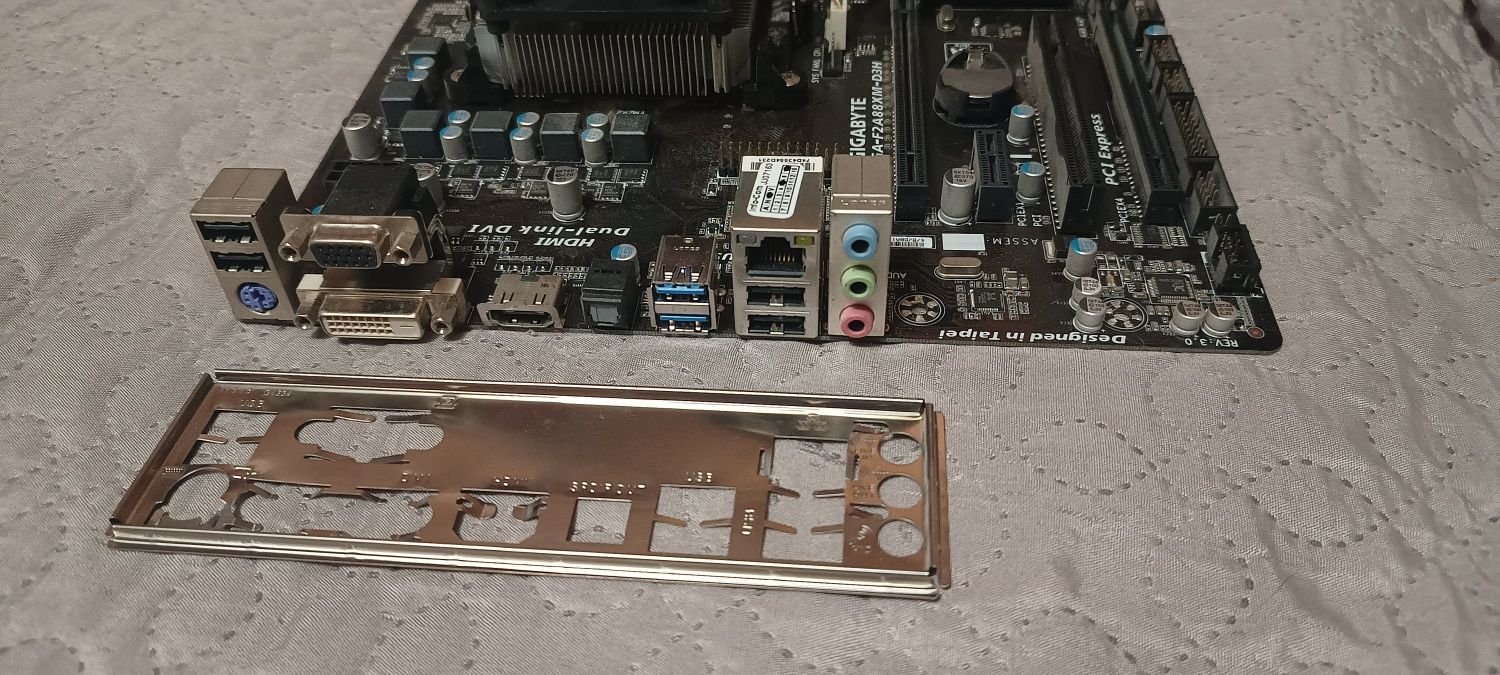 AMD A4-6300.Plyta główna komputerowa Gigabyte GA-F2A88XM-D3H