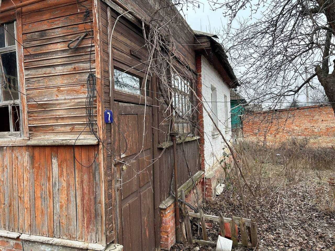 Продам земельну ділянку з будинком, в центрі міста