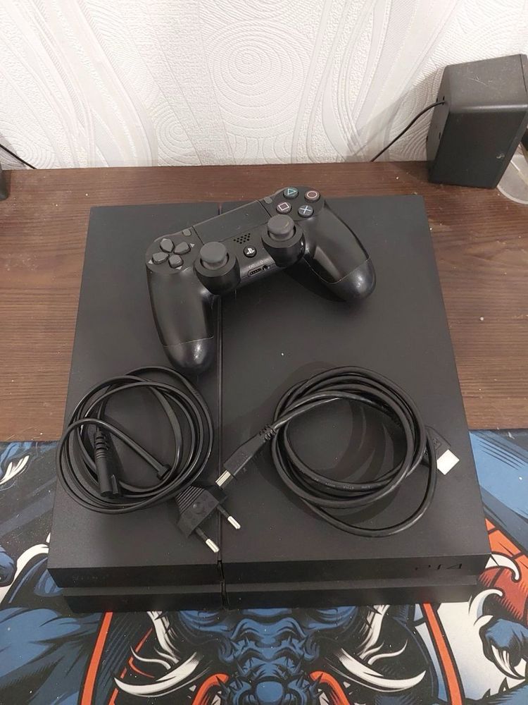 Продаємо PS4 на 1тб б/у