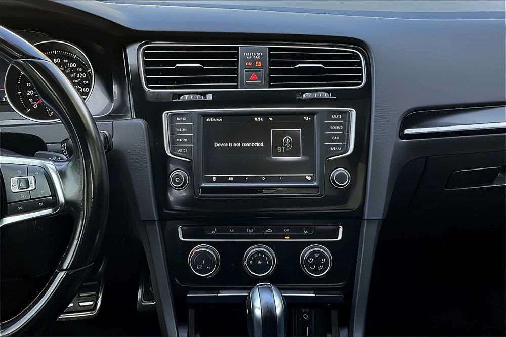 Volkswagen Golf      2017