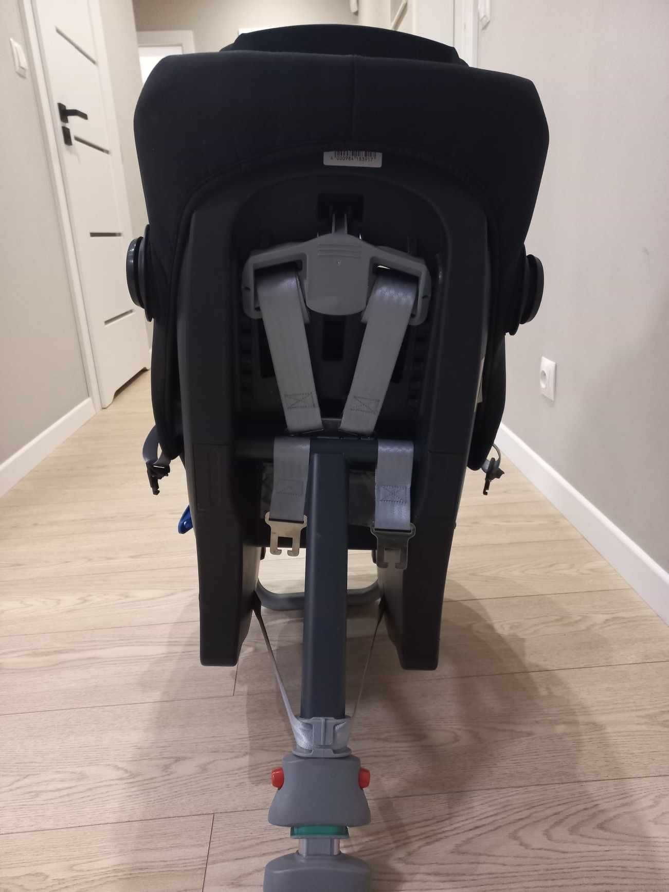 Fotelik Britax Romer Max-Way Plus 9-25KG  tyłem + pasy stabilizujące