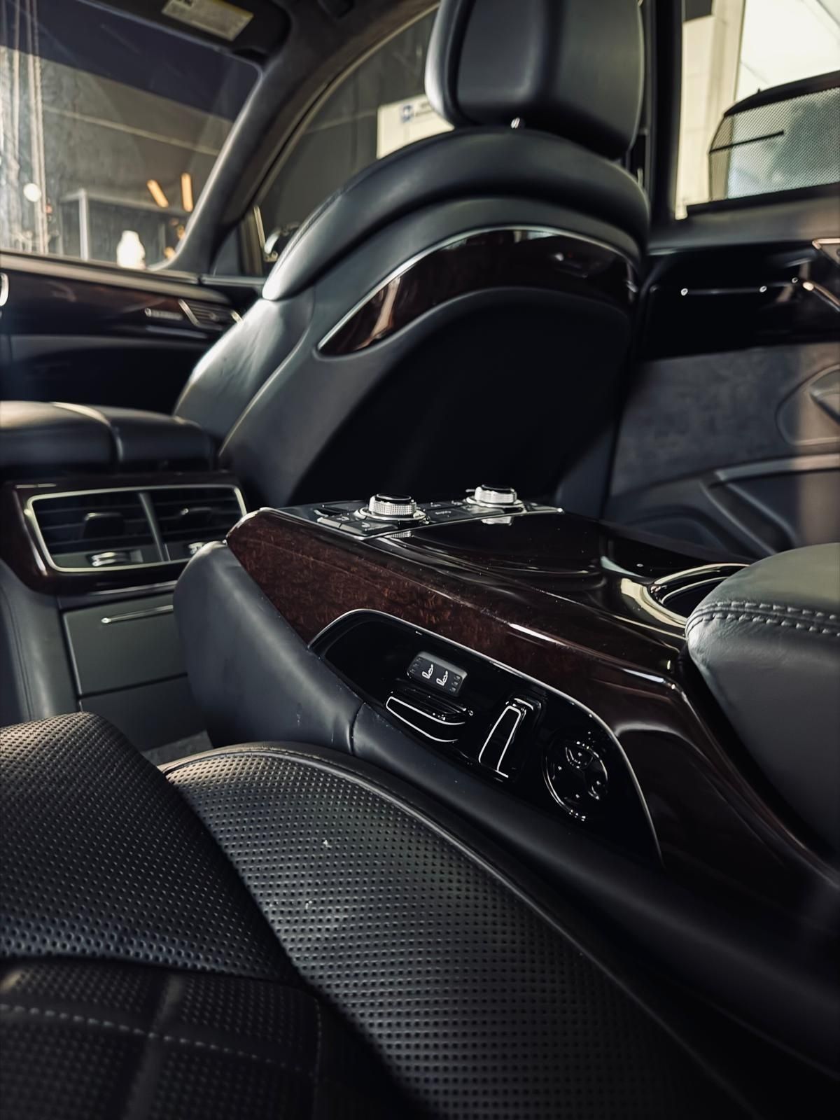 Audi A8L 2017r v8 4.0