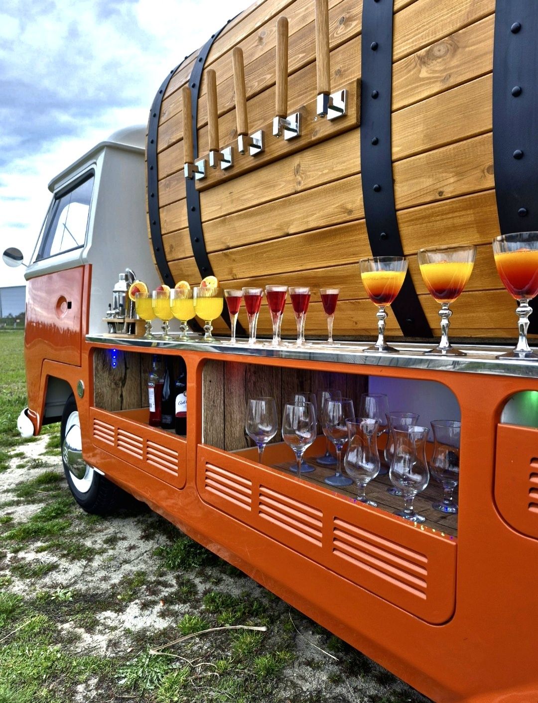 Prosecco van mobilny bar barman atrakcja impreza urodziny wesele event