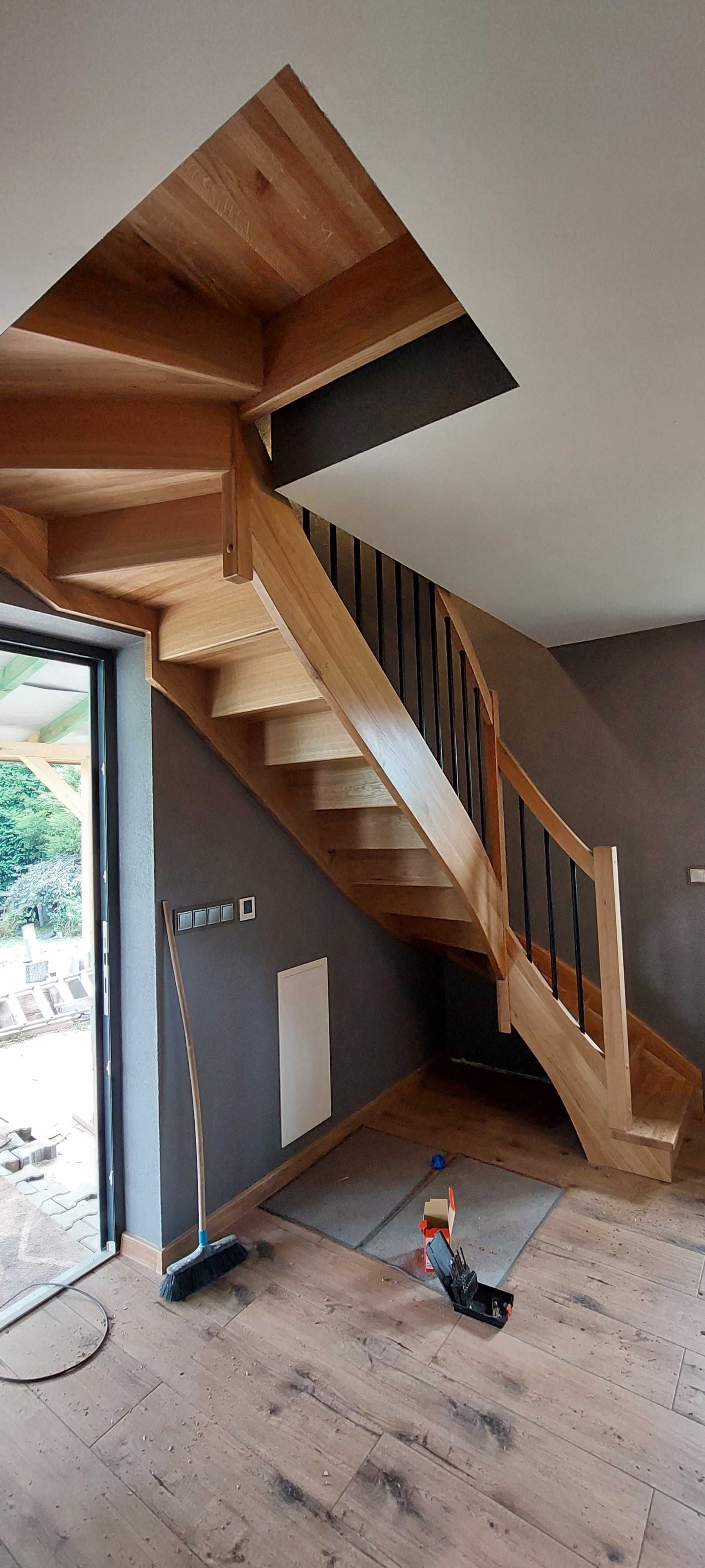 Schody dębowe, jesionowe, balustrady