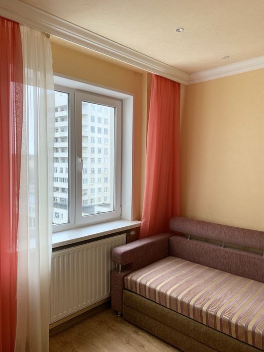 Продам 5-ти кімнатну квартиру з АО  ДНС поруч з річкою