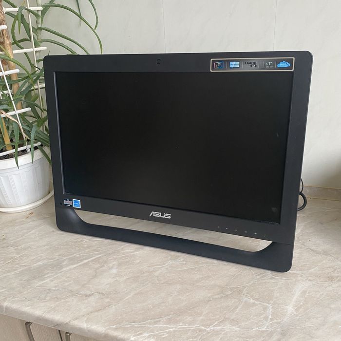 Моноблок ASUS в гарному стані.