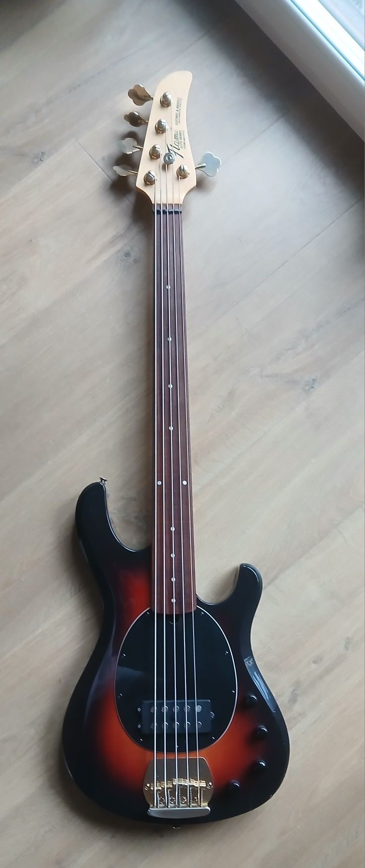 Flame CS 5 elite series bas fretless