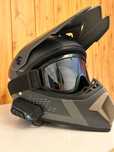 Kask full-face z zestawem słuchawkowym