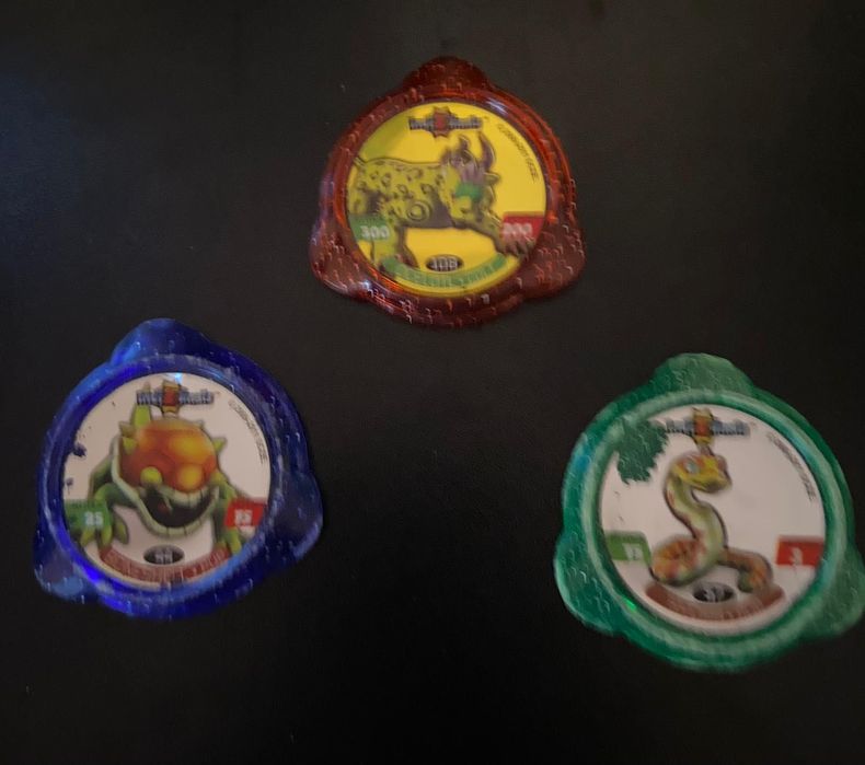 Vendo coleção de tazos invizimals