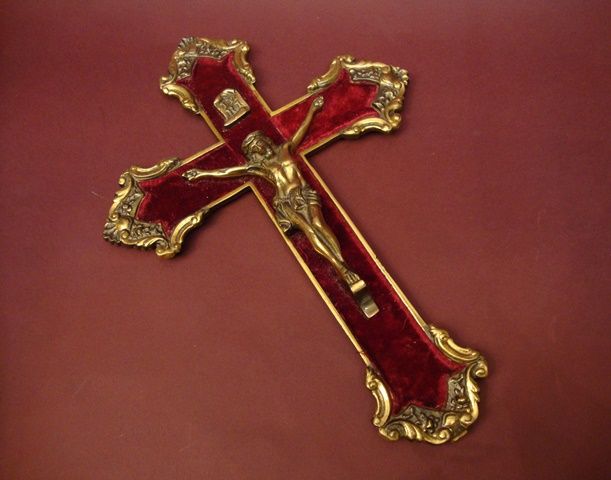 Crucifixo antigo em bronze