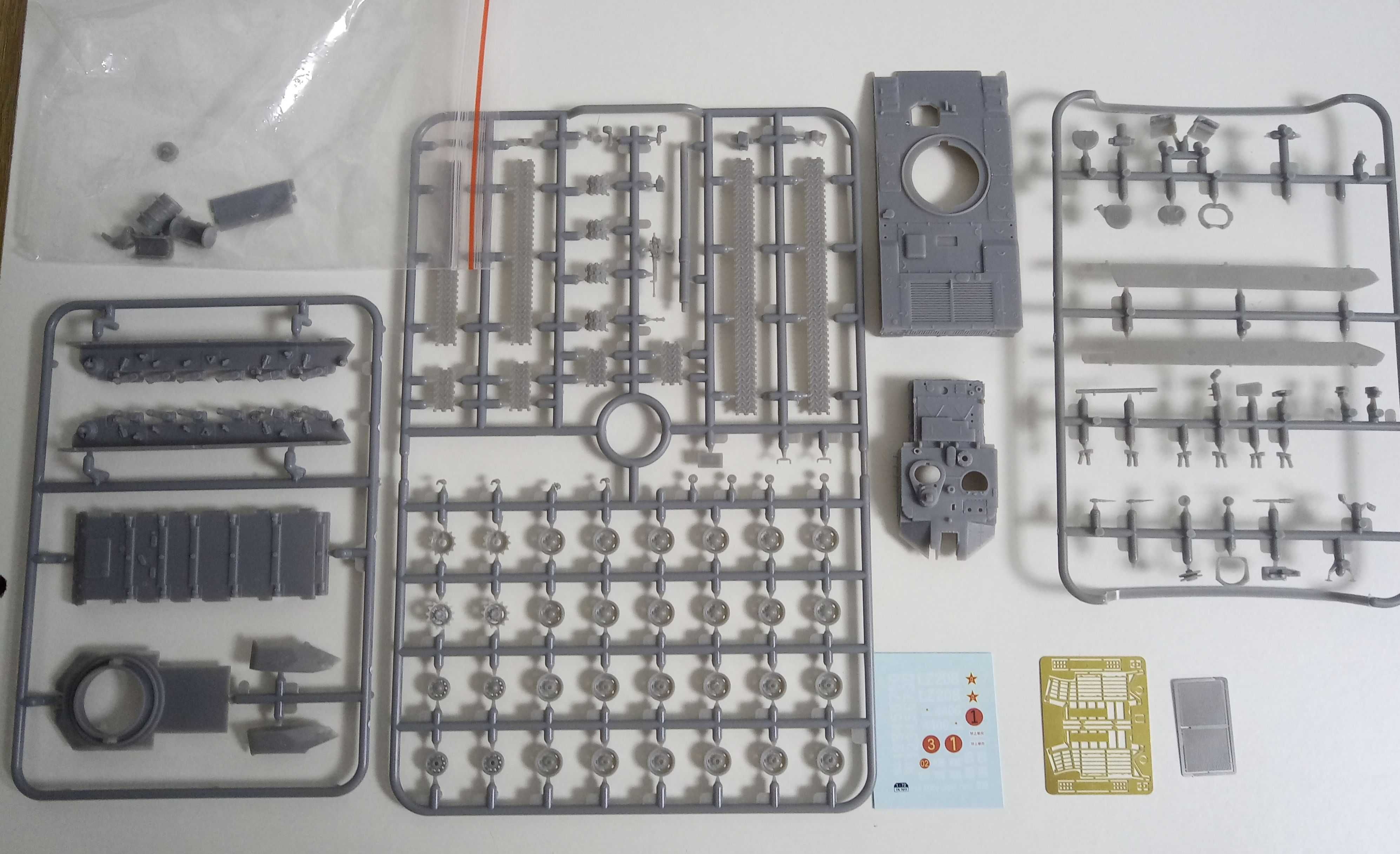 Сборная модель, танк PLA ZTQ 15 масштаб 1/72.
