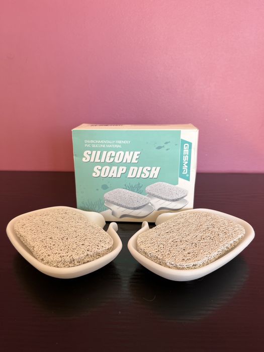 Mydelniczka z odpływem i podnośnikiem do oszczędzania mydła