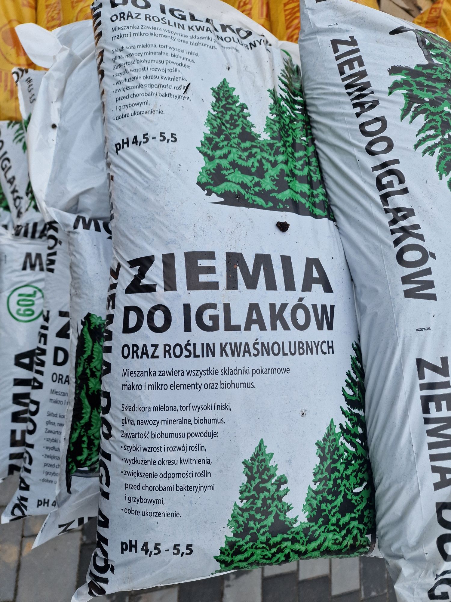 Kora sosnowa , ogrodowa, iglasta ,ziemia ,torf