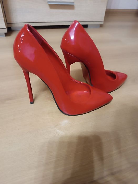 Нові лакові туфлі